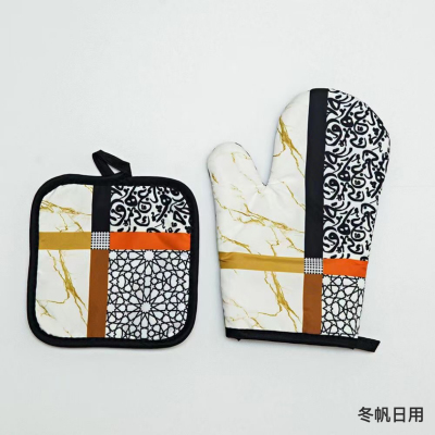 2021 New Kitchen Utensils Oven Set Anti-Scald Microwave Oven Insulated Gloves Baking Supplies