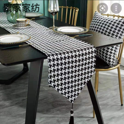 Wholesale New Chenille Jacquard Table Runner Houndstooth Versatile Bed Runner Home Decoration Tablecloth Tablecloth HTTP