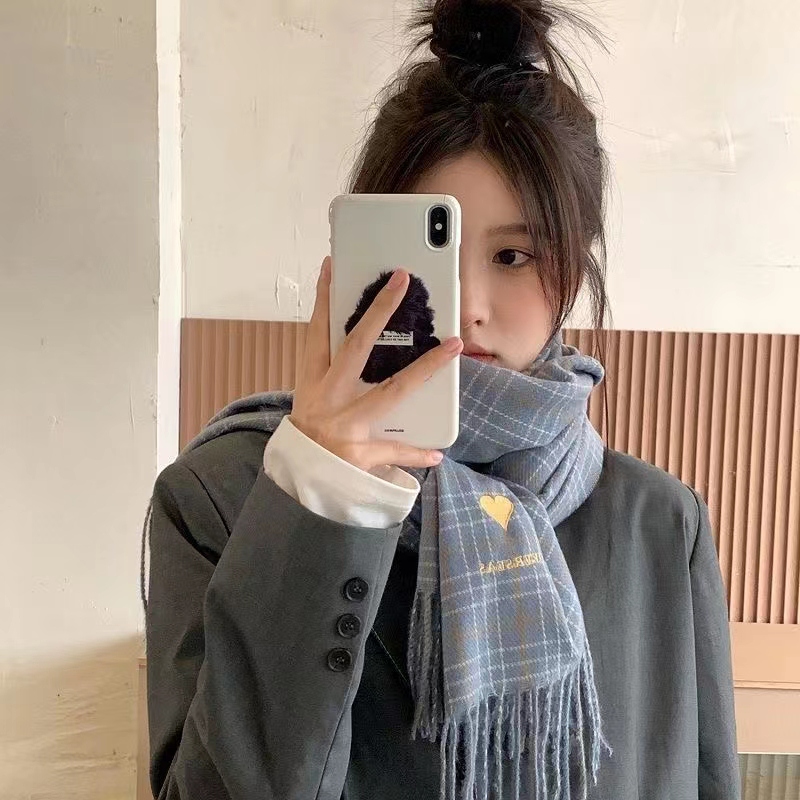 新款格纹复古围脖韩版学生百搭保暖刺绣爱心可爱流苏围巾女秋冬季