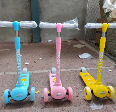 Children's Scooter Boys Beginner 1-2-3-8 Years Old Baby Single Foot Luge Kids Flashing Wheel Scooter