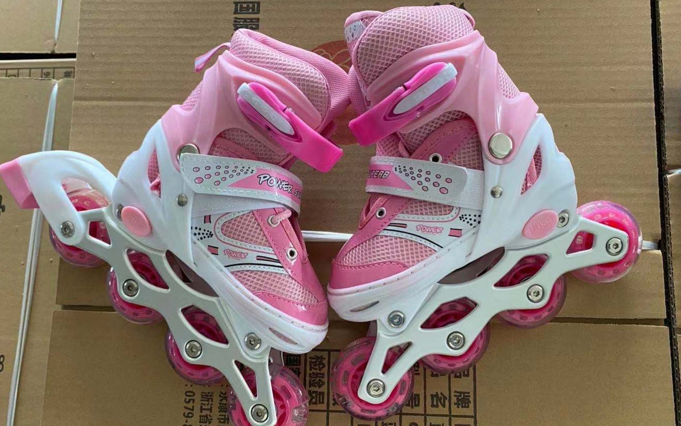 Pvc单闪直排旱冰鞋溜冰鞋轮滑鞋可调节