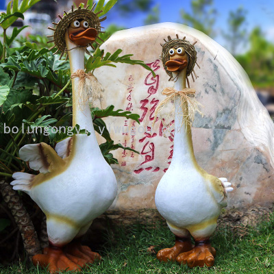 Outdoor Funny Duck Animal Resin Crafts Gifts Cute Artificial Simulation Straw Hat Duck Garden Landscape Ornament