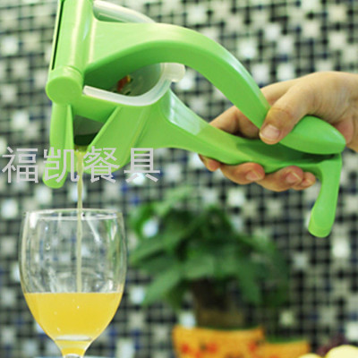 Amazon Hot Selling Plastic Manual Hand Press Fruit Citrus Orange Lemon Lime Juicer Squeezer Kitchen Tool