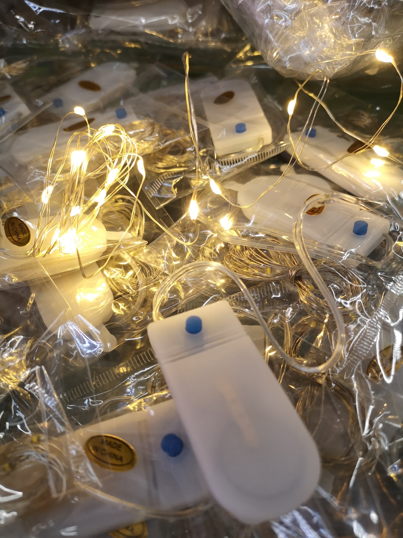 发光电子配件2032电池盒灯串铜线灯。电池盒灯串。