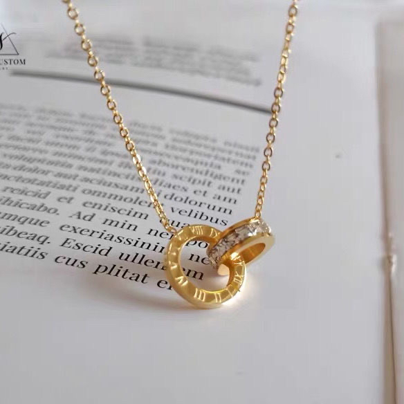 满钻圆形双环环相扣钛钢项链女经典饰品罗马数字吊坠筒约