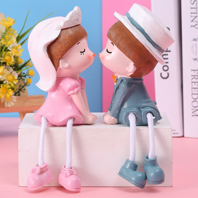 Western Style Wedding Kiss Hanging Feet Doll Boy Girl Couple Resin Craft Ornament New House Decorations