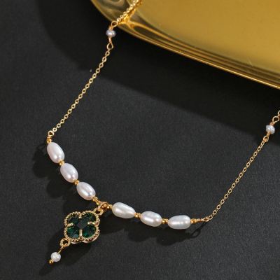 Classic Jewelry Light Luxury and Simplicity Style 18K Gold Plating Natural Freshwater Pearl Necklace Four-Leaf Clover Pendant Green Style