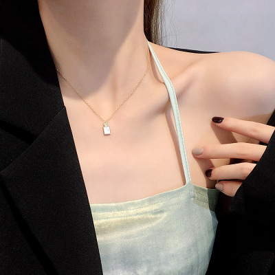 European and American Retro Geometric Fashion Titanium Steel Necklace Female Ins Style Fritillary Diamond Inlaid Clavicle Chain Graceful Personality Pendant