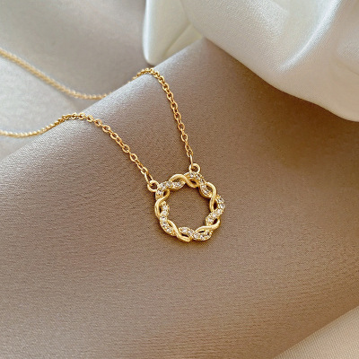 Internet Celebrity Ins Style Geometric Simple Titanium Steel Necklace Female Personality Flower Zircon Pendant Cold Style Temperament Clavicle Chain