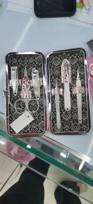 Six-Piece Beauty Tools. Outer Packing 0pp