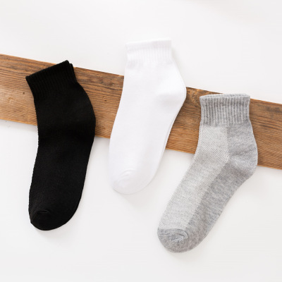 Socks Men's Mid-Calf Mesh Athletic Socks Spring and Summer Cheap Street Vendor Stocks Gift Socks Wholesale Customized