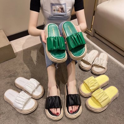 Women's Thick-Soled Flip-Flops, Retro Ins Niche Slippers for Spring and Summer New Fashionable