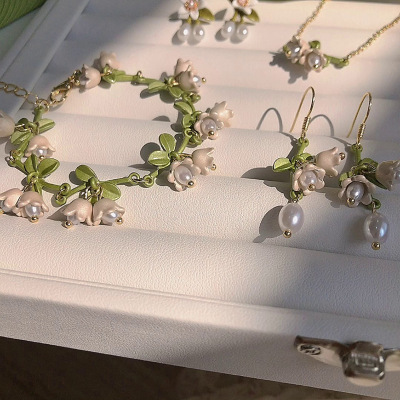 Needle Pearl Flower Leaf Series Ornament Pastoral Style Design Sense Cute Personality Girl Earrings Fairy Earrings