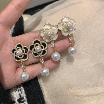 New Camellia White Pearl Flower Earrings Female Korean Temperament French Royal Style Sterling Silver Needle Earrings Fashion