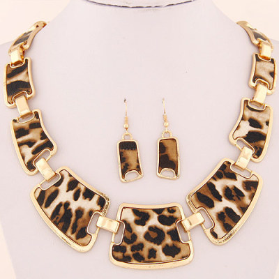 European and American Famous Necklace Foreign Ornament AliExpress Korean Vintage Leopard Print Necklace Sweater Chain Earrings Set Wholesale