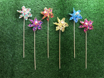 New Factory Direct Sales 9.5cm Wooden Pole Small Flower Pet Material Hand Printed Toy Decoration Little Windmill