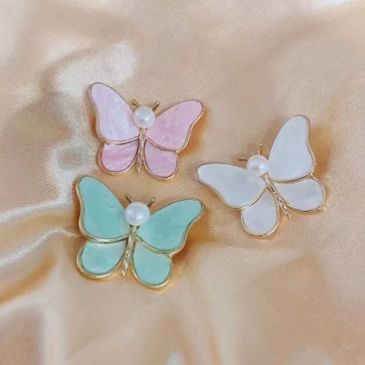 Korean Style Fashion Shell Golden Butterfly Temperament Brooch Women's Design Personality All-Match Pearl Geometric Corsage Fashion