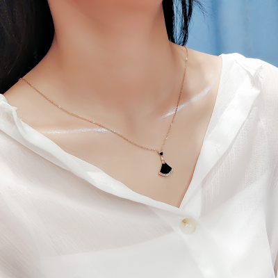 Korean Style Diamond Fan-Shaped Titanium Steel Necklace All-Match Necklace Internet Celebrity Minimalist Small Skirt Clavicle Chain Jewelry Tide