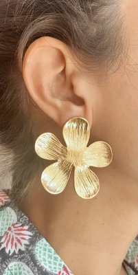 European and American Style Design Fashion Five-Petal Flower Stud Earrings Gold Light Luxury Fresh Earrings Ladies Trending Earrings Spot