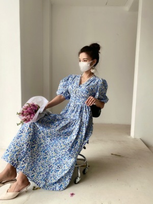 Zhihetang French Style Blue Floral Dress Women's Summer Puff Sleeve V-neck Skirt Cinched Slimming Long Dress