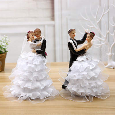 New Wedding Figure Resin Crafts Western Style Wedding Cake Decoration Little Doll Wedding Romantic Couple Doll