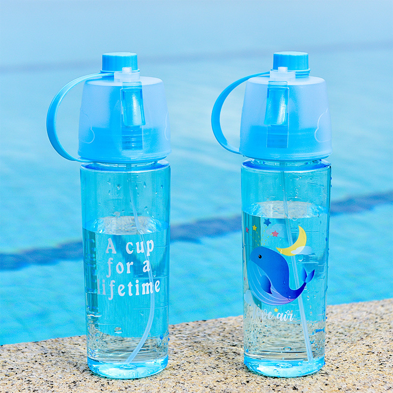 网红喷雾杯儿童吸管户杯子外运动便携水杯礼品塑料杯厂家批发