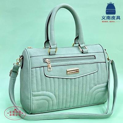 Factory 2022 South American New Fashion Embossing Portable Large Bag Foreign Trade Large Capacity Shoulder Messenger Bag