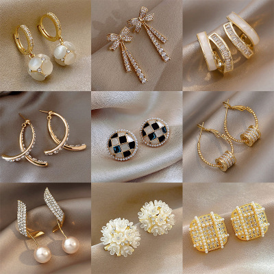 Sterling Silver Needle Elegant High-Grade Earrings for Women Retro Design Pearl Earrings Internet Hot Ear Rings Wholesale