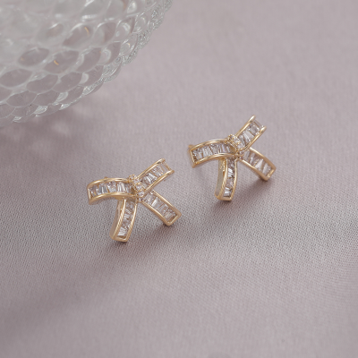 Fashionable and Exquisite 925 Silver Pin Earrings New Studs Silver Jeremy