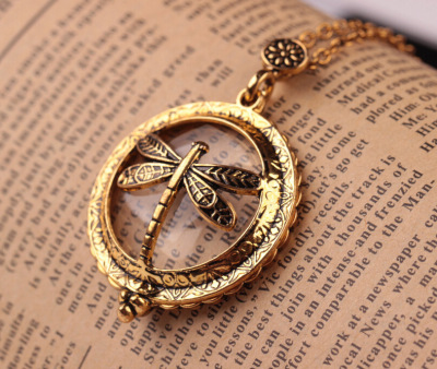 European and American Personalized Retro Dragonfly Magnifying Glass Necklace Foreign Trade Fashion New round Glass Pendant Accessories V636