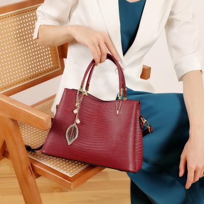 Mother's Bag 2022 New Portable Women's Bag Stylish Genuine Leather Mother-in-Law Red Wedding Gift Bag Mother's Day Gift
