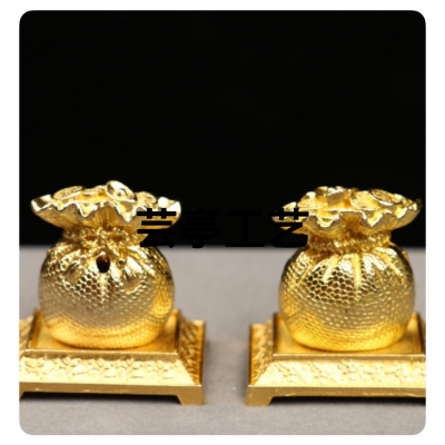 [Celebration] New Product
Purse Incense Holder
Material: Alloy
Size: Length 3.8cm Width 3.2cm Height 4cm,