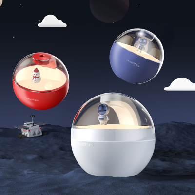 2022 New Poke Ball Humidifier Home Creative Desktop Hydrating Air Atomizing Spaceman Mini Humidifier