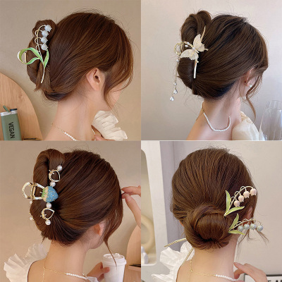 Lily Tassel Grip Metal Strawberry Butterfly Hair Claw Geometric All-Match Updo Shark Clip Korean Style