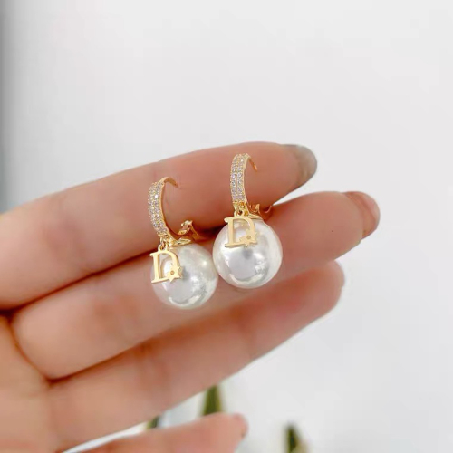 Advanced Sense pearl Earrings 2022 New Arrival D Letter Trendy Light Luxury Earrings Female Niche Earrings Design