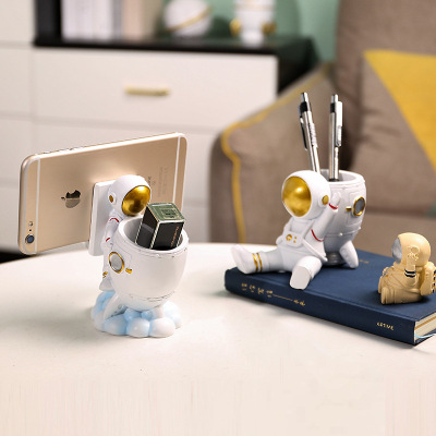 Amazon New Astronaut Decoration Children's Room Spaceman Decorations Multi-Function Pen Holder Mobile Phone Holder