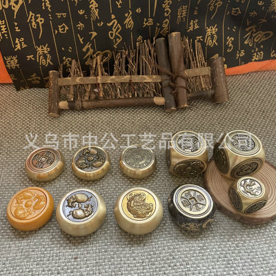Double-Sided to Hand Pieces Creative Desktop Decoration Decompression Crafts Brass Good Luck Comes Carving Creative Crafts