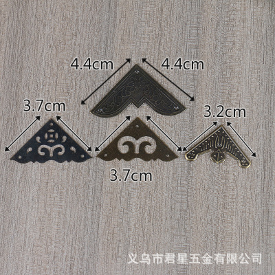 Luggage Photo Frame Hardware with Pattern Shirt Collar Point Triangle Cornerite Right Angle Notebook Corner Protector Hardware Accessories Corner Protector