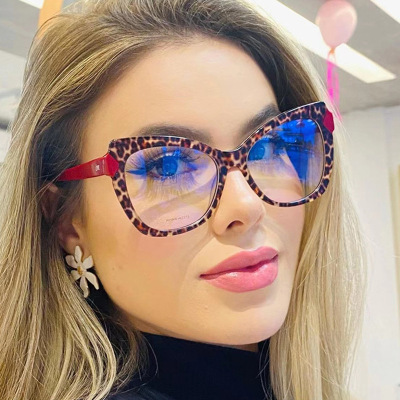 2022 New European and American Fashion Cat Eye Avant-Garde Catwalk Plain Glasses Ins Internet Celebrity Tr Anti-Blue Light Spectacle Frame Tide