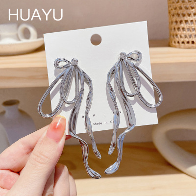 European and American Exaggerated Ins Cold Line Big Bow Earrings Autumn and Winter Design Sense Internet-Famous Stud Earrings Female Fashion