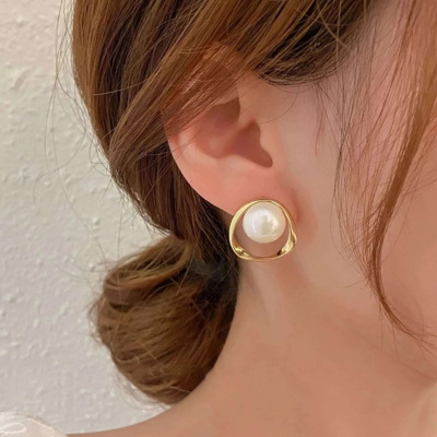 European and American Independent Station Hot Selling Earrings Creative Retro Temperamental Pearl Stud Earrings Female Personalized Niche Design Earrings Wholesale