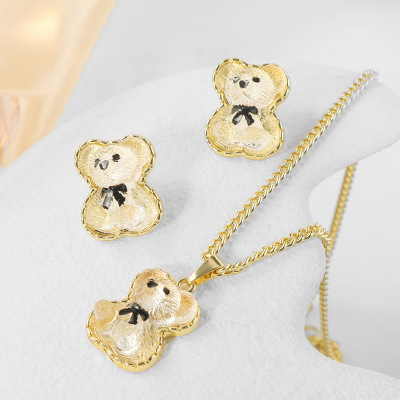 New Cute Korean Pearl Bear Pendant Necklace Accessories Sweater Chain Pearl Bear Necklace for Women Wholesale