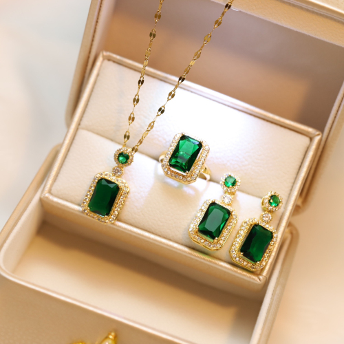 INS Emerald Necklace Female Zircon Crystal Necklace Female Retro Elegant Jewelry Emerald Necklace Female Wholesale