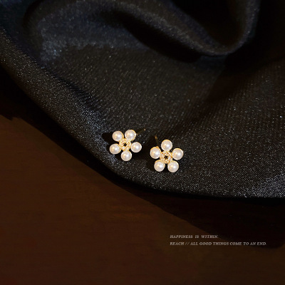 Style Retro Baroque Pearl Stud Earrings Female Graceful and Petite Diamond Flower Earrings Ins Wind Net Red Ear Jewelry