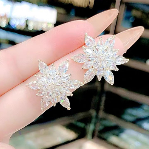 Tiktok Same Super Flash Zircon Flower Earrings Exquisite and Versatile Dignified Goddess Trending Earrings Factory Direct Sales Wholesale