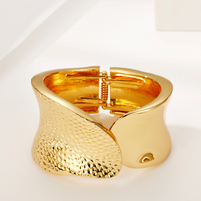 Large Glossy Gold Bracelet Female Original Design Irregular Fashion European and American Style Exaggerated and Personalized Wind Factory Direct Sales Ornament