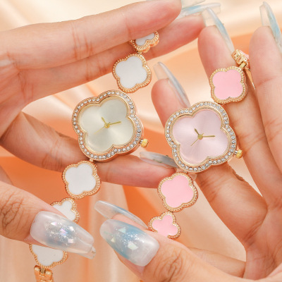 New Cross-Border Clover Watch Light Luxury Diamond Bracelet Women's Watch Business Fashion and Leisure Ornament Quartz Watch
