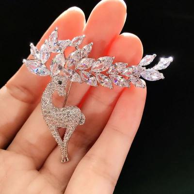 Korean Christmas Deer Brooch Corsage Elegant Luxury Women Cardigan Sweater Pin Safety Pin Collar Buckle All-Matching Wholesale