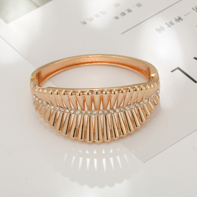 Leaf Bracelet Rose Gold Female Wholesale Asymmetric European and American Personalized Exaggerated Original Design Strength Manufacturer Jewelry
