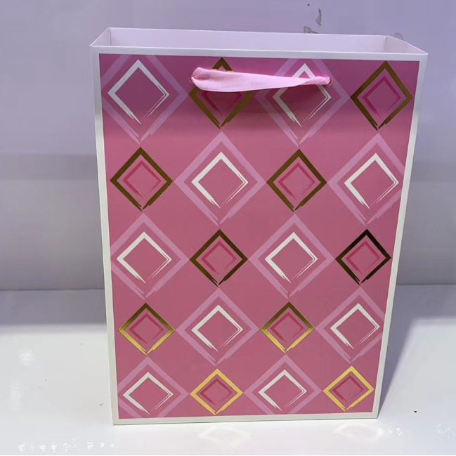 新款单面白卡烫金礼品袋四色方格210克纸袋 手提袋 节日用品袋